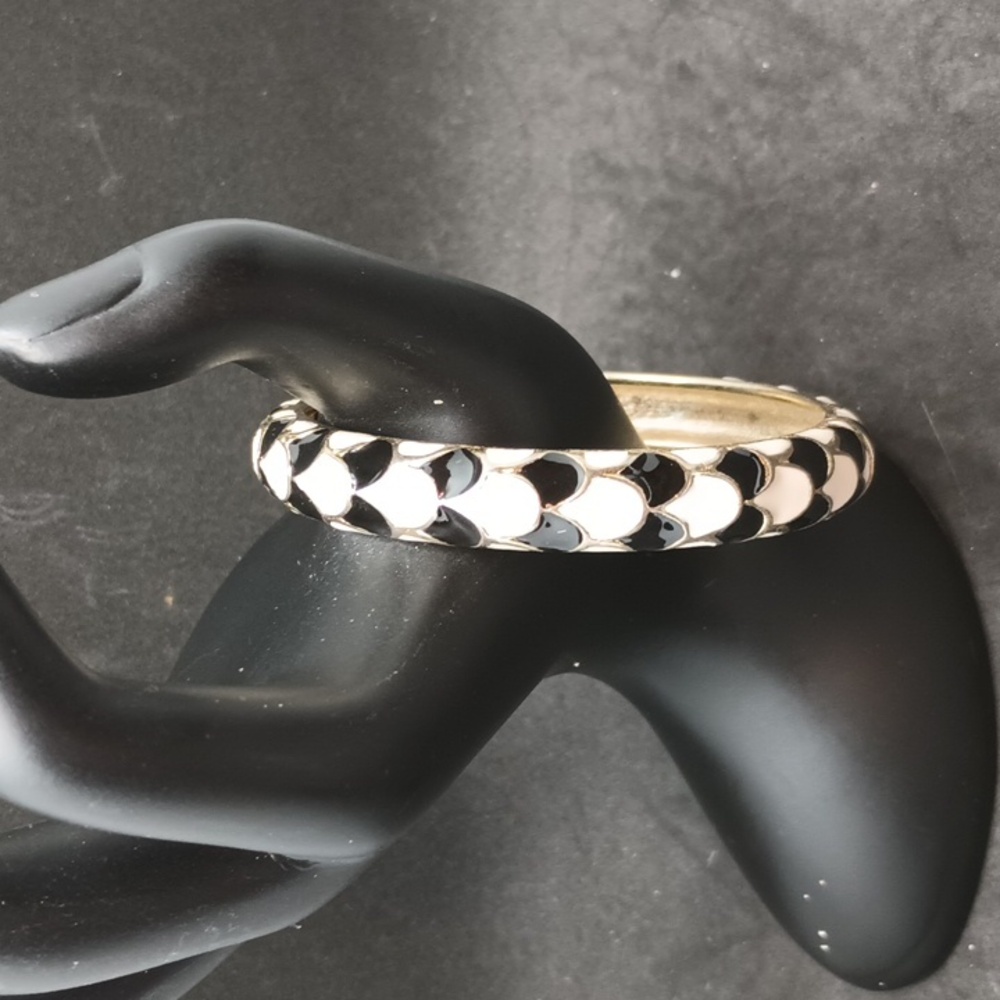 Vintage Hinge Bracelet Black White Scale Print